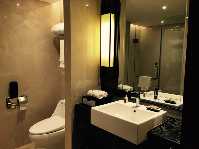 Bathroom 5, Shantou International Hotel, Shantou