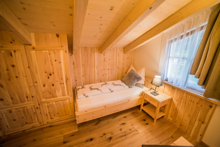 Bedroom 2, Braitos Seaside Lodges, Reutte
