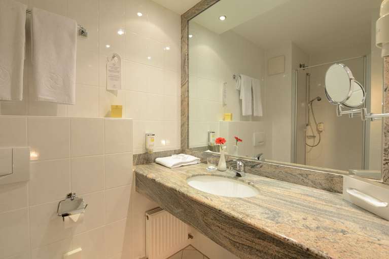 Bathroom 5, The Monarch Hotel, Kelheim