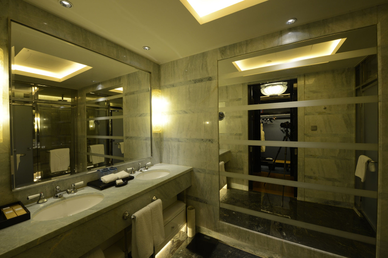 Bathroom 5, Han Yue Lou Hotel Nanjing, Nanjing