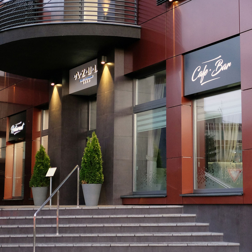 Exterior & Views