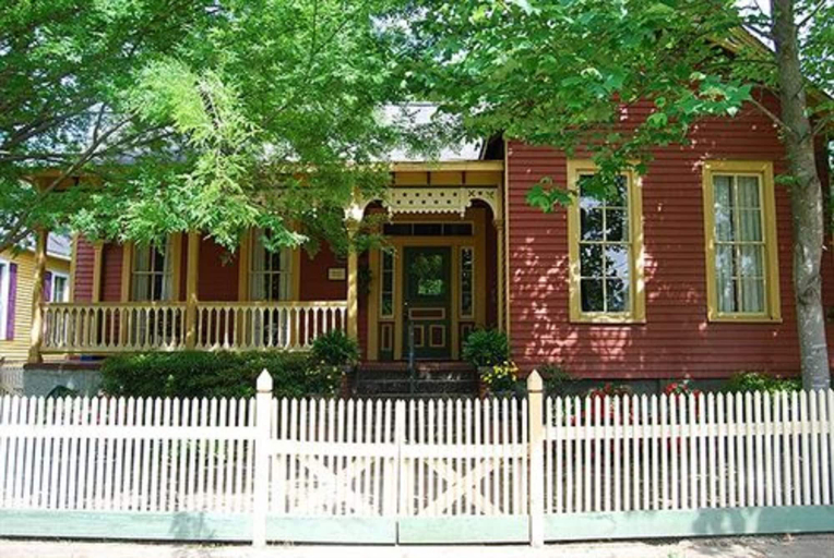 Exterior & Views 2, Rothschild-Pound House Inn, Muscogee