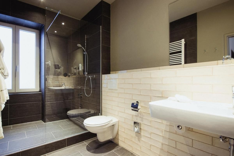 Bathroom 3, Goldene Traube - by Neugart, Bernkastel-Wittlich