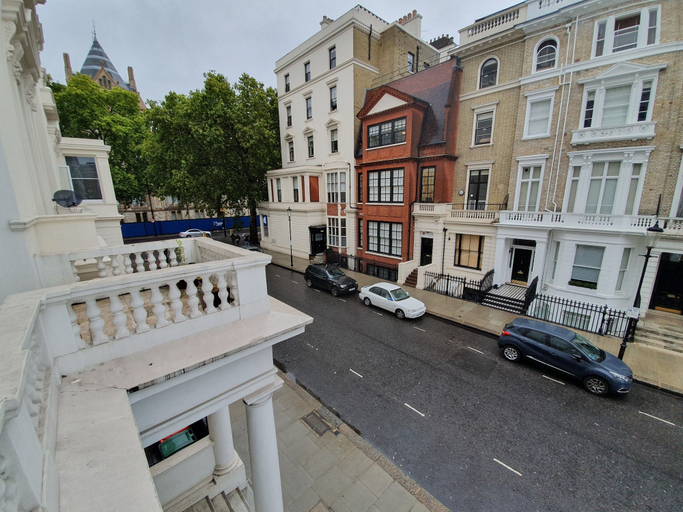 Exterior & Views 2, Studio Apartment in South Kensington 17, London