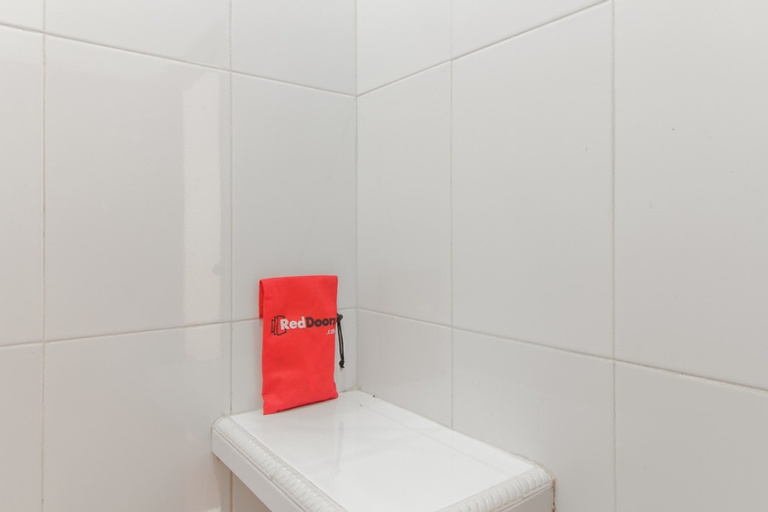 Bathroom 3, KoolKost Syariah near Ayani Mega Mall Pontianak, Pontianak