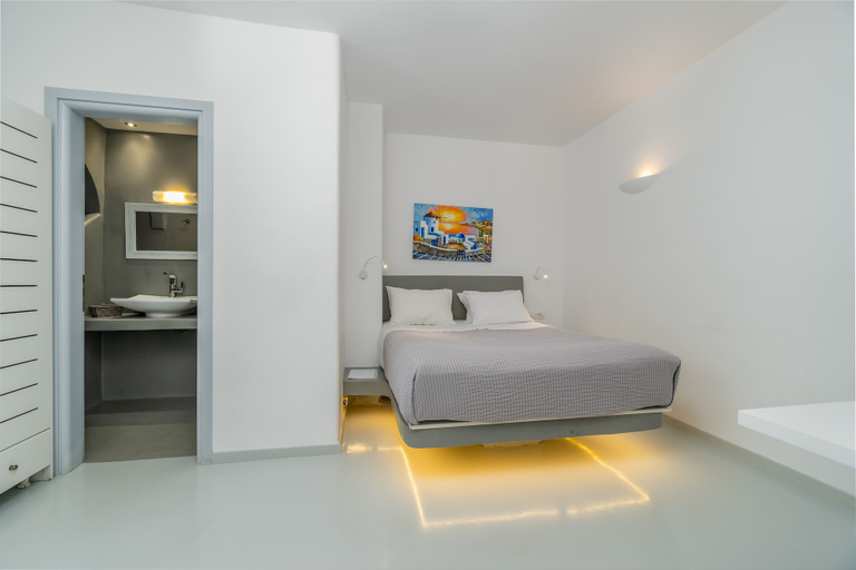 Bedroom 4, Central Fira, South Aegean