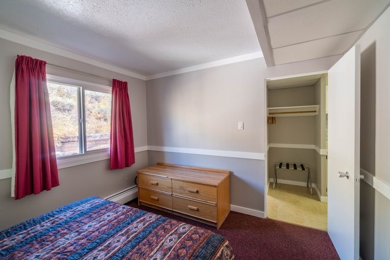Bedroom 2, Canadas Best Value Desert Inn & Suites Cache Creek, Thompson-Nicola