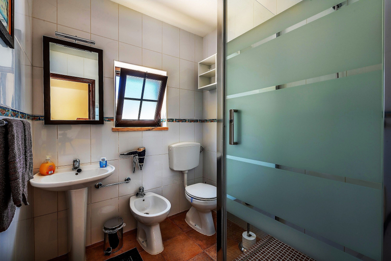 Bathroom 4, Casa dos Ninos, Silves