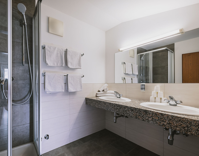 Bathroom 4, Appartements Toni, Zell am See