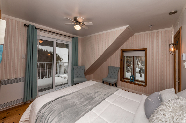 Bedroom 3, Maison Ancestrale Simard 1852, Charlevoix