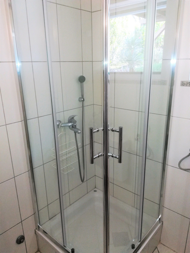 Bathroom 3, Stone House Apartment, Preko