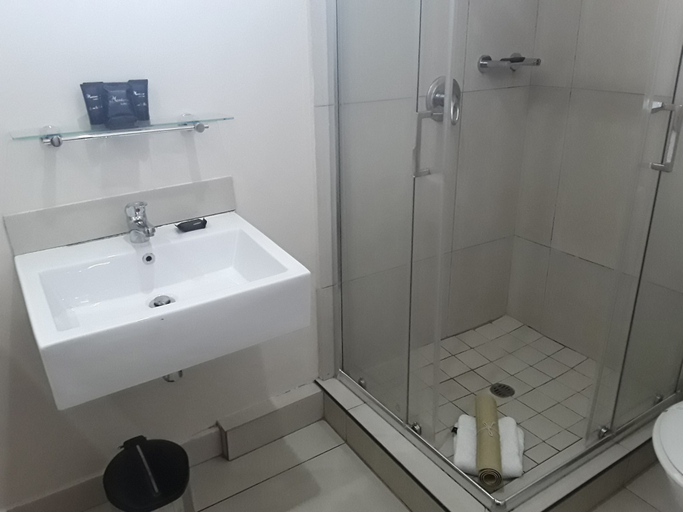 Bathroom 4, Parade Hotel, eThekwini