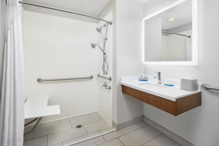 Bathroom 5, Holiday Inn Express & Suites PALATKA NORTHWEST, Putnam