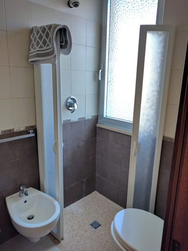 Bathroom 4, Hotel Arabesco, Rimini