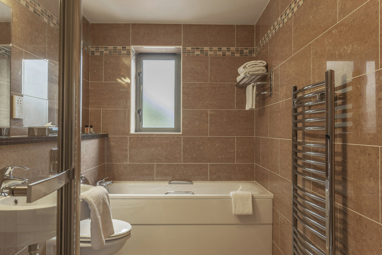 Bathroom 4, Silverbirch Hotel, Fermanagh and Omagh