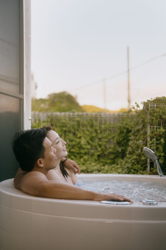 Bathroom 4, Casablanca Pool House, Kamakura