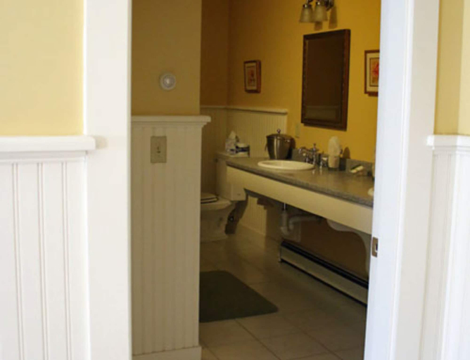 Bathroom 4, Kearsarge Inn, Carroll