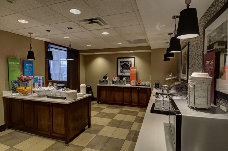 Food & Drinks 5, Hampton Inn and Suites Baltimore/Woodlawn, Baltimore