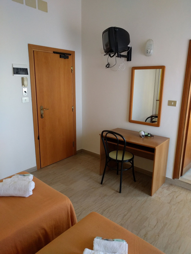Bedroom 3, Hotel Arabesco, Rimini
