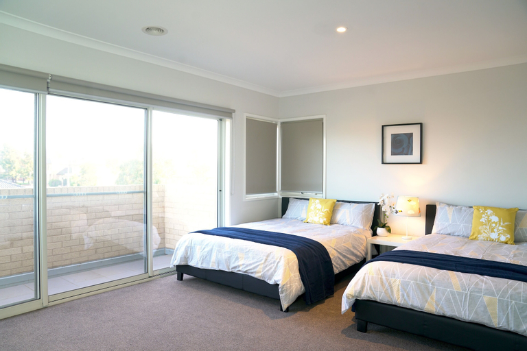 Bedroom 3, Waterfront Villa in Sanctuary Lakes, Melbourne