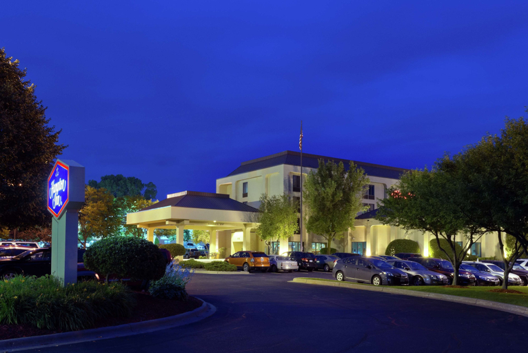Exterior & Views 2, Hampton Inn Rockford, Winnebago
