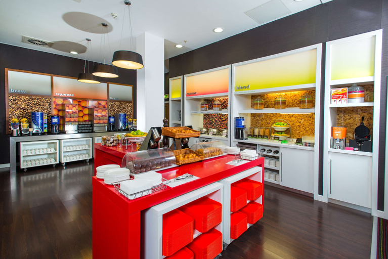 Food & Drinks 5, Hampton by Hilton Liverpool City Center, Sefton