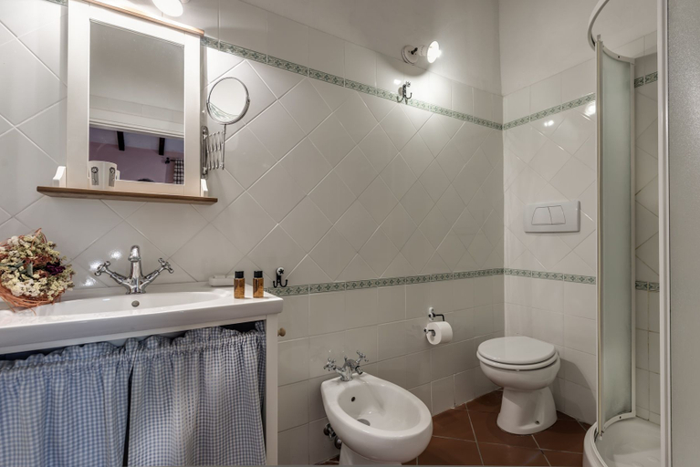 Bathroom 3, Villa Poggio di Gaville, Florence