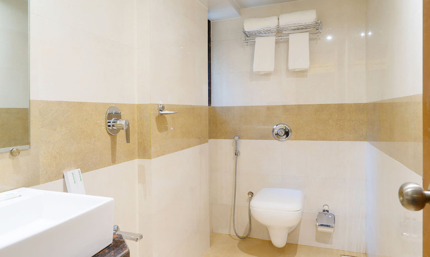 Bathroom 4, Treebo Olive Inn Near Bkc, Mumbai Suburban