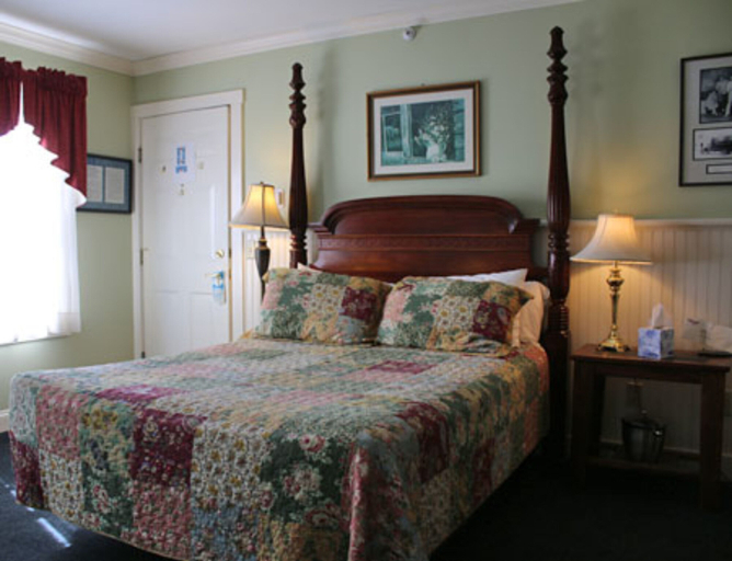 Bedroom 3, Kearsarge Inn, Carroll