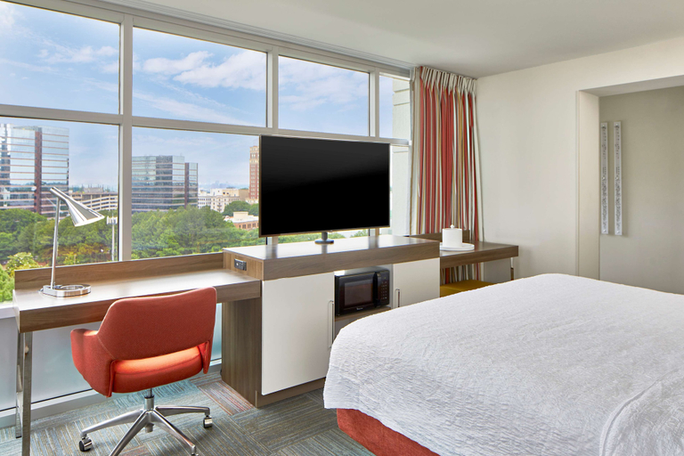 Bedroom 3, Hampton Inn & Suites Atlanta Midtown, Atlanta