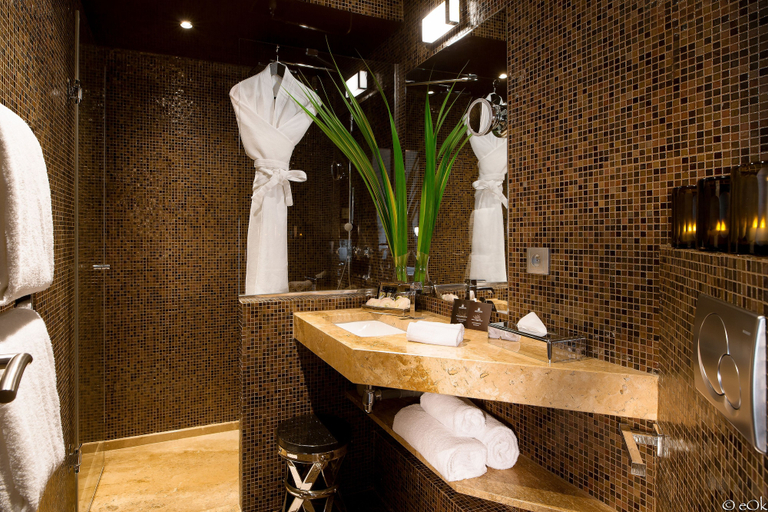 Bathroom 5, B Montmartre, Paris