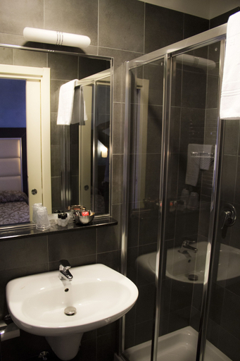 Bathroom 4, Hotel Five, Milano