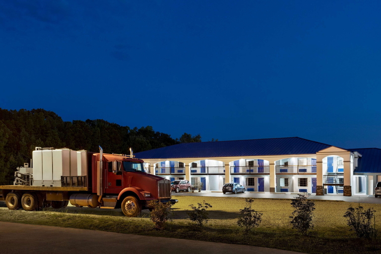 Exterior & Views 2, Days Inn by Wyndham Fulton, Itawamba