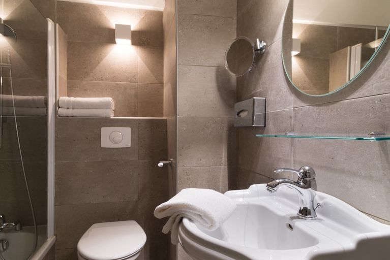 Bathroom 4, The Originals Boutique, Hôtel du Parc, Vaucluse