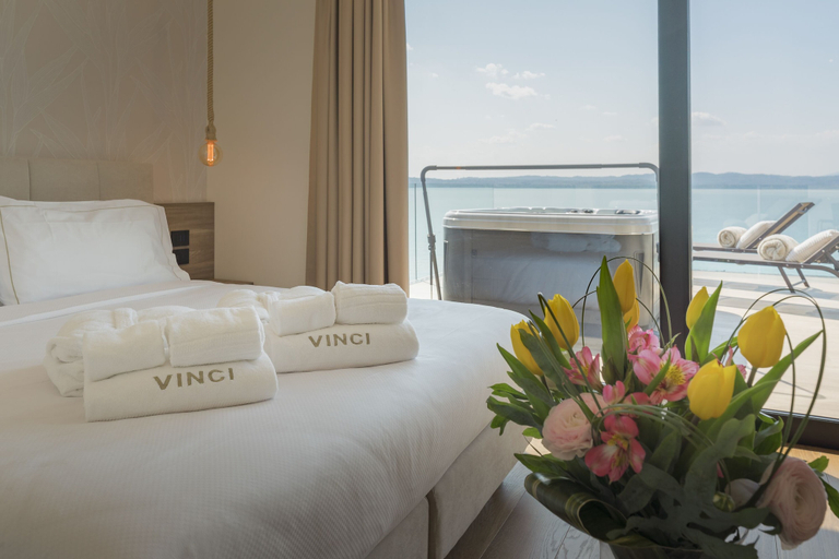 Bedroom 3, Hotel Vinci Sirmione, Brescia