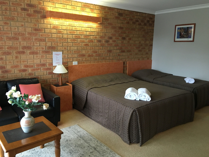 Bedroom 3, Avoca Motel, Pyrenees - North