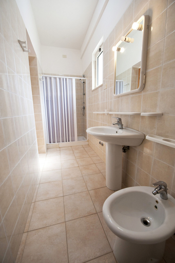 Bathroom 4, Spiaggia Lunga Camping, Foggia