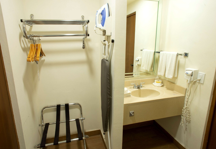 Bathroom 4, Best Western Centro Monterrey, Monterrey
