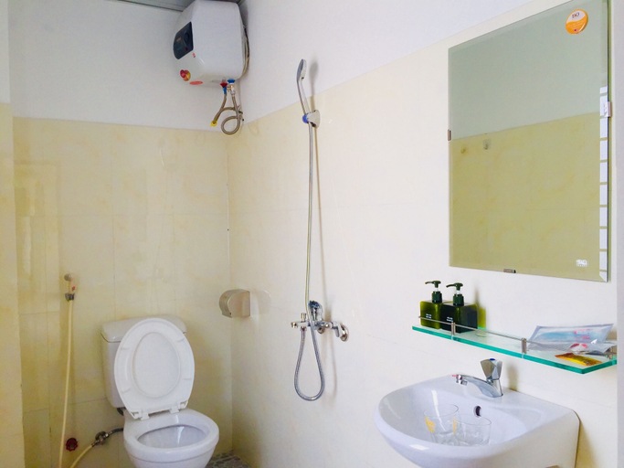 Bathroom 3, Rabbit Motel, Huế