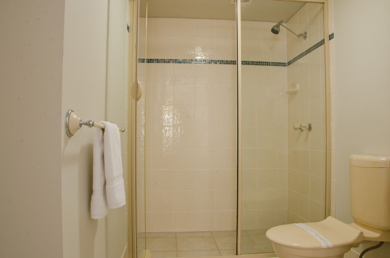 Bathroom 5, Bila Vista Holiday Apartments, Gold Coast