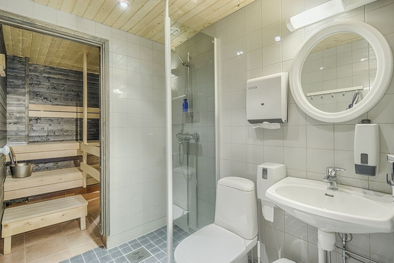 Bathroom 3, Vanhan Karhun apartments, Northern Ostrobothnia