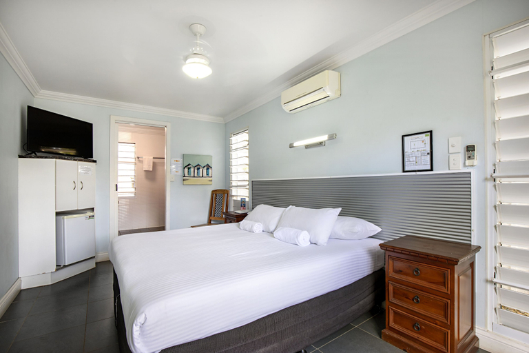 Bedroom 4, Bush Village Holiday Cabins, Whitsunday