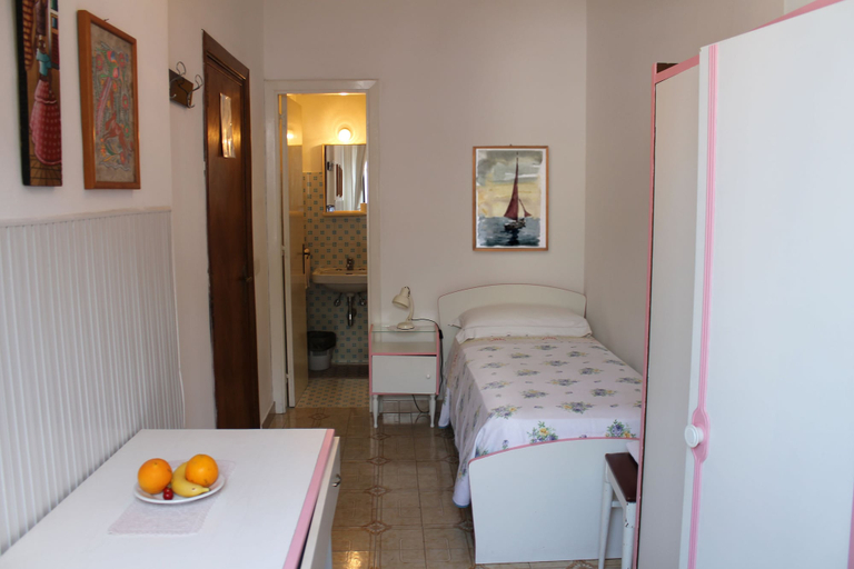 Bedroom 4, B&B Luna di Miele, Napoli