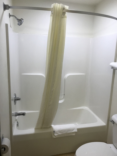 Bathroom 4, SureStay Plus Hotel by Best Western Bettendorf, Scott