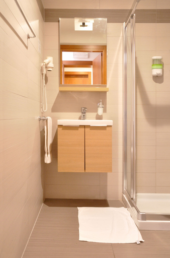 Bathroom 5, Hotel Mezzaluna, Treviso