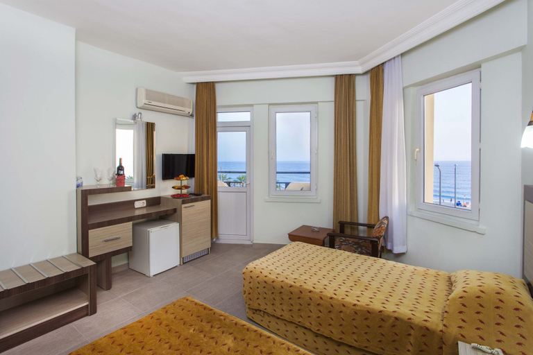 Bedroom 3, Kleopatra Beach Hotel - All Inclusive, Alanya