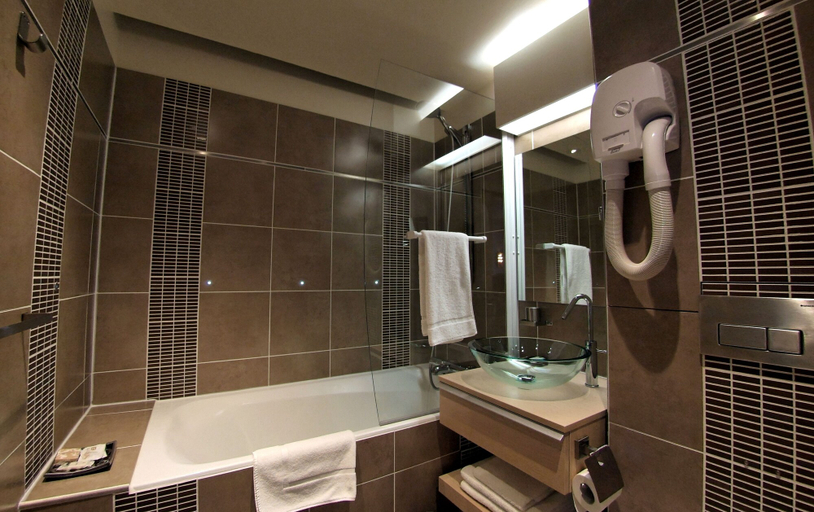 Bathroom 4, Hotel Volney Opera, Paris