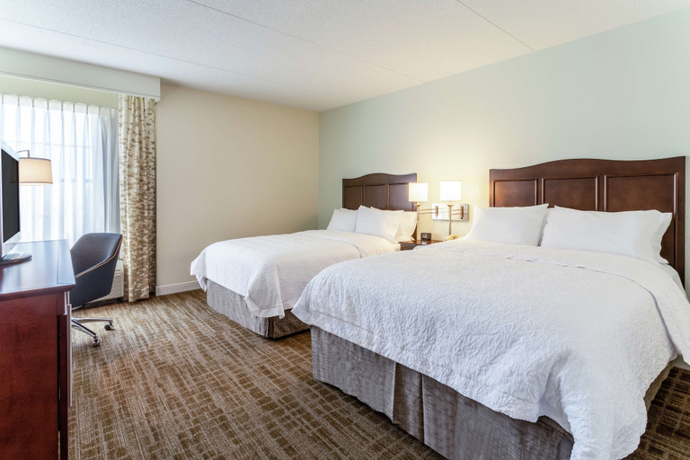 Bedroom 3, Hampton Inn Boston/Peabody, Essex