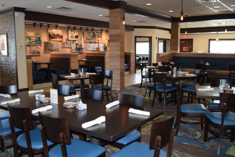 Food & Drinks 4, Holiday Inn Conference Ctr Marshfield by IHG, Wood