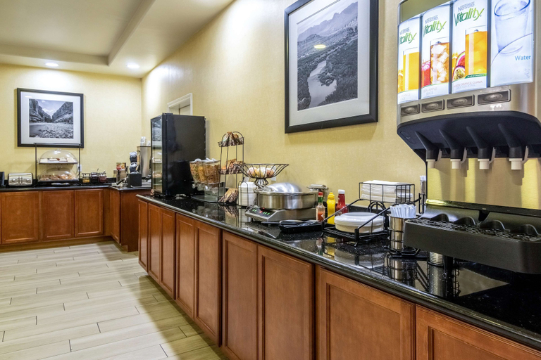 Food & Drinks 5, Best Western Comanche Inn, Comanche